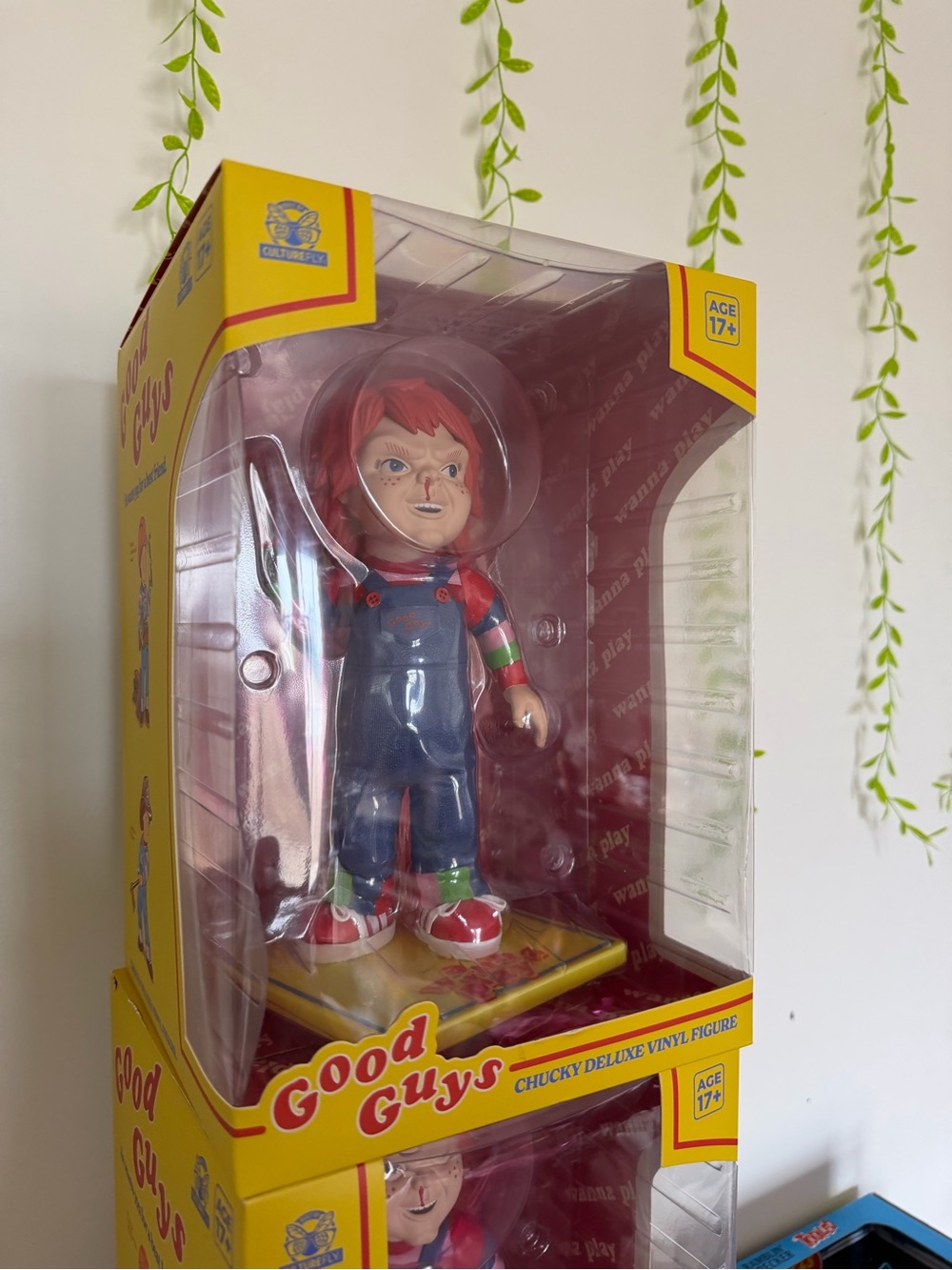 9 inch Chucky Deluxe Vinyl Figure - Red Hair